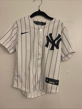 Nike MLB New York Yankees White Navy Pinstripe Youth Jersey